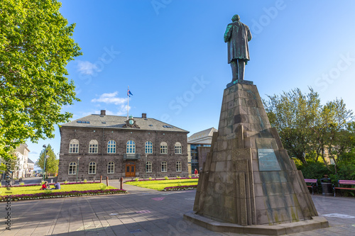 Jón Sigurðsson statue with view on parlament, Reykjavik, Icelan photo