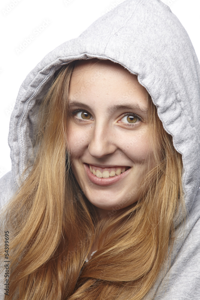 Obraz premium Junge Frau mit grauem Kapuzenpulli