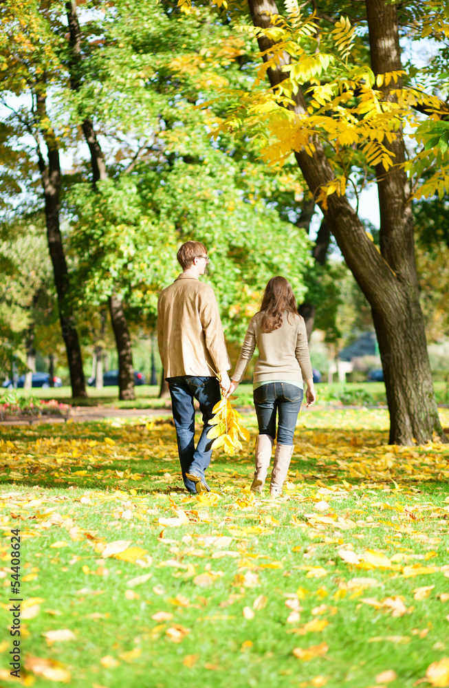 Fototapeta premium Couple walking in park on a fall day