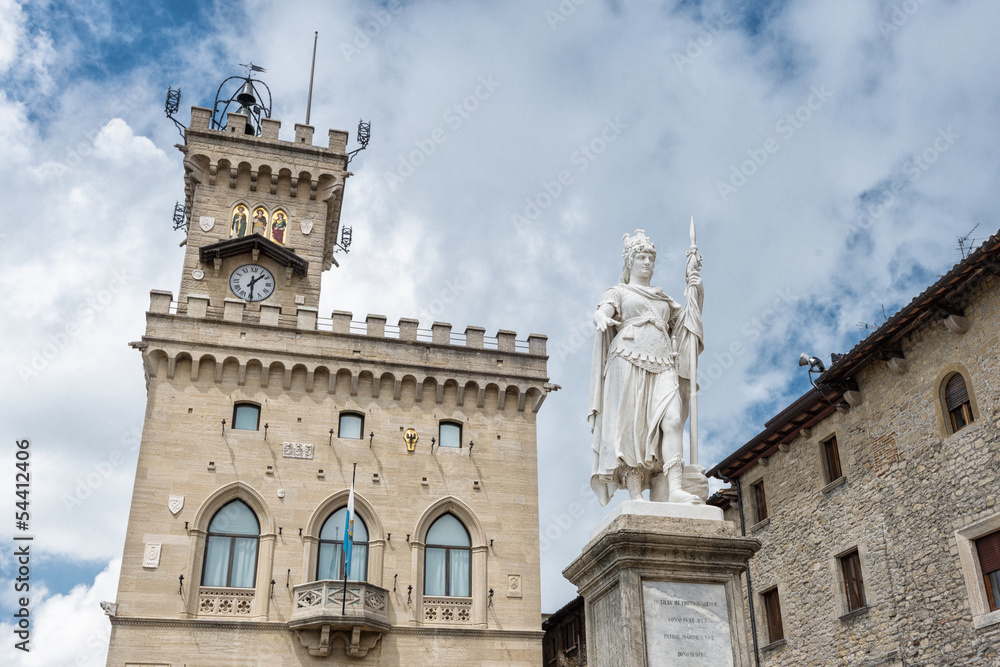 Fototapeta premium Liberty statue and public palace, San Marino republic,