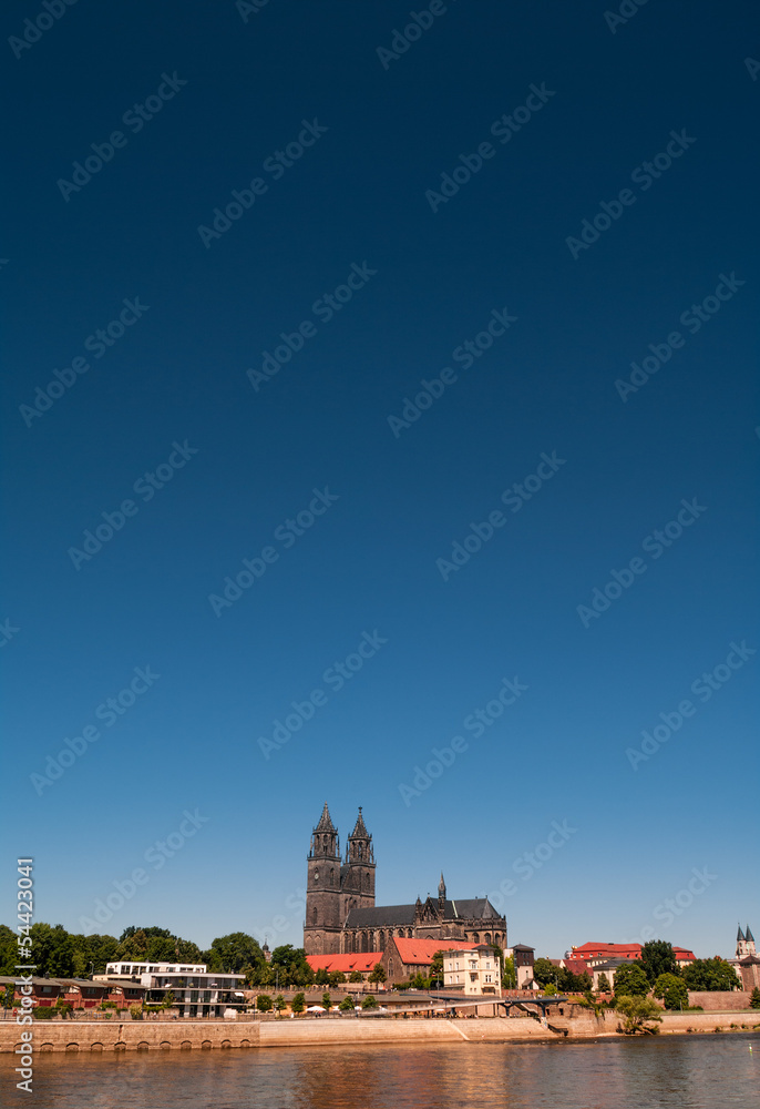 Fototapeta premium Cathedral of Magdeburg at river Elbe, Germany