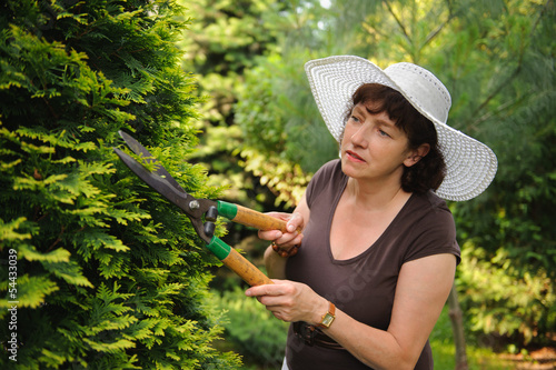 Female gardener in white hat