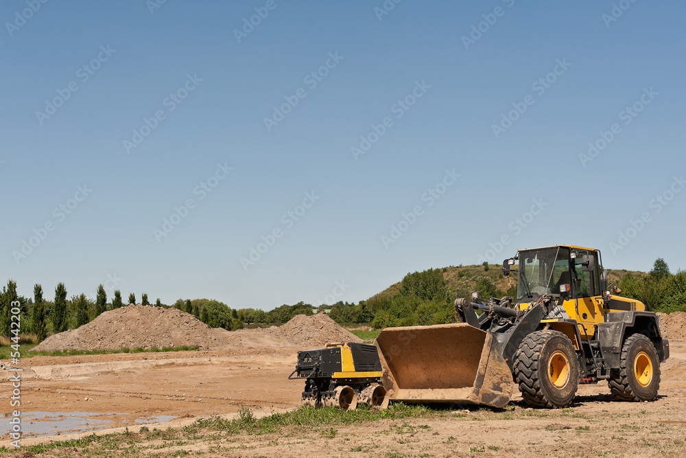 Fototapeta premium Landschaftsbau - Pause für den schweren Radlader