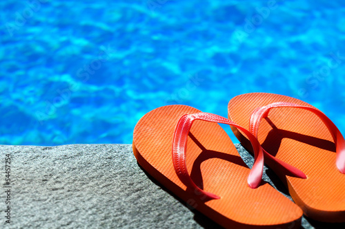 Obraz na plátně sandals by a pool