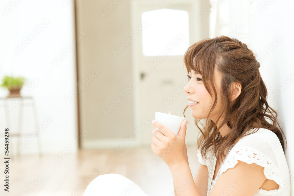 Beautiful young woman relaxing in the room