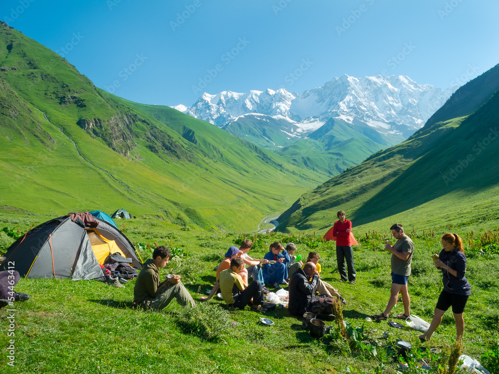 Fototapeta premium Hikers eat breakfast at the camp