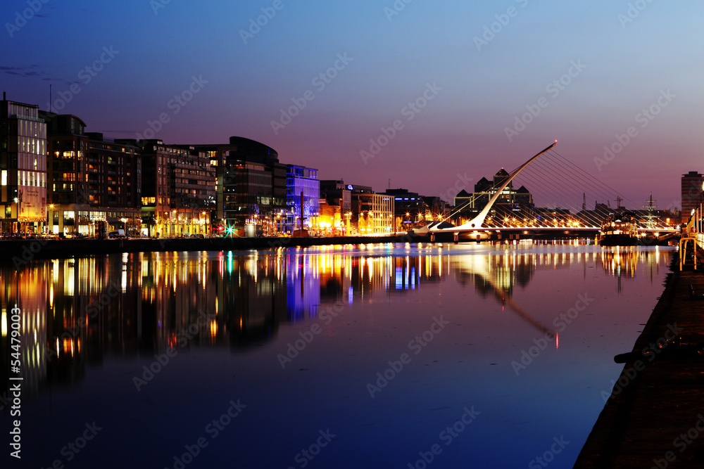 Fototapeta South bank of the river Liffey at Dublin City Center at night