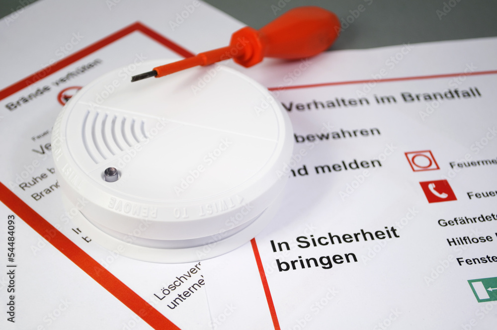Rauchmelder mit Dokument und Schraubenzieher Stock Photo | Adobe Stock