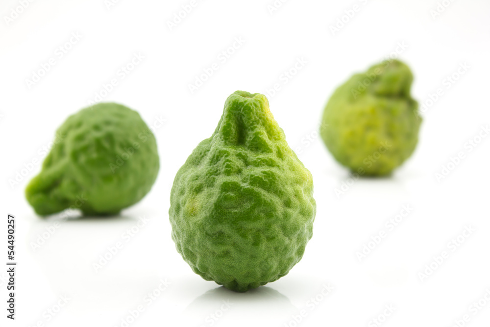 Obraz premium kaffir lime isolate on white background
