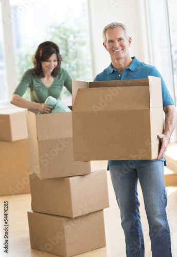 Couple With Cardboard Boxes In House © tmc_photos