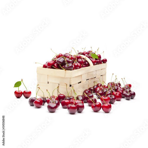 Körbchen mit Kirschen