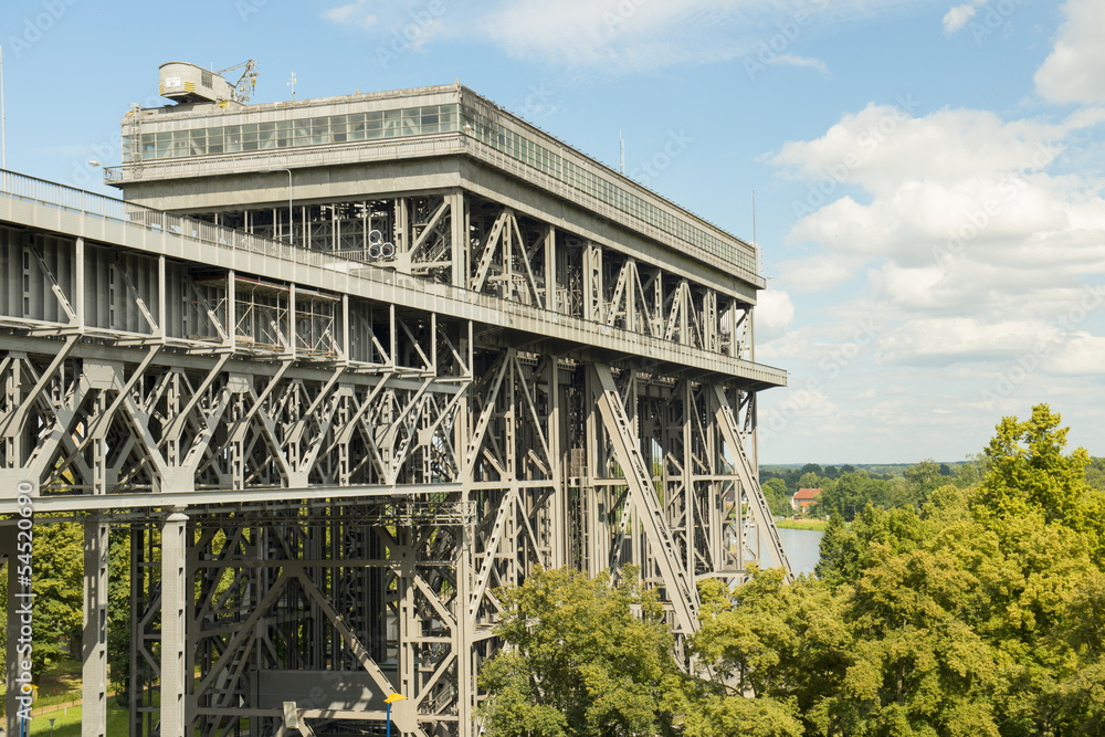 Obraz premium Schiffshebewerk Niederfinow