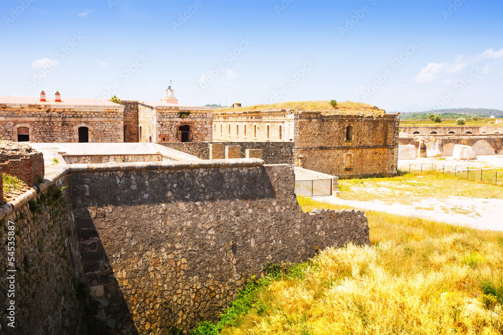  Abandoned fort