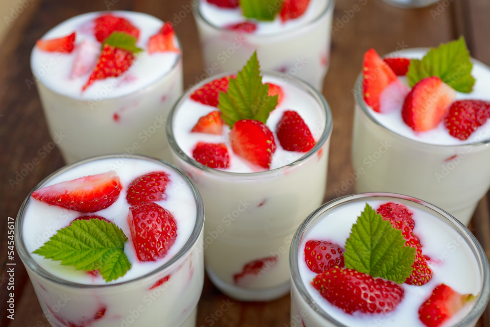 Joghurt mit Erdbeeren Joghurt mit Erdbeeren