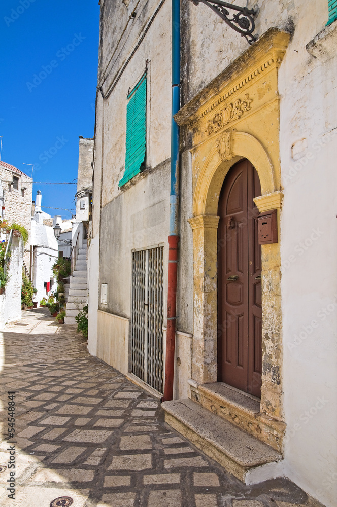 Naklejka premium Alleyway. Ceglie Messapica. Puglia. Italy.