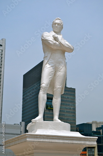 Sir Raffles statue, Singapore photo