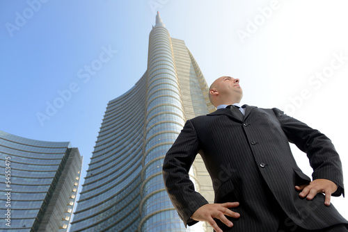 Manager sullo sfondo di grattacieli photo