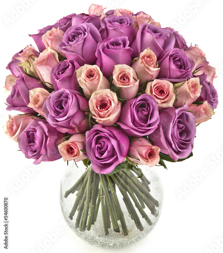 Fototapeta Naklejka Na Ścianę i Meble -  bouquet of pink roses  in vase on white background