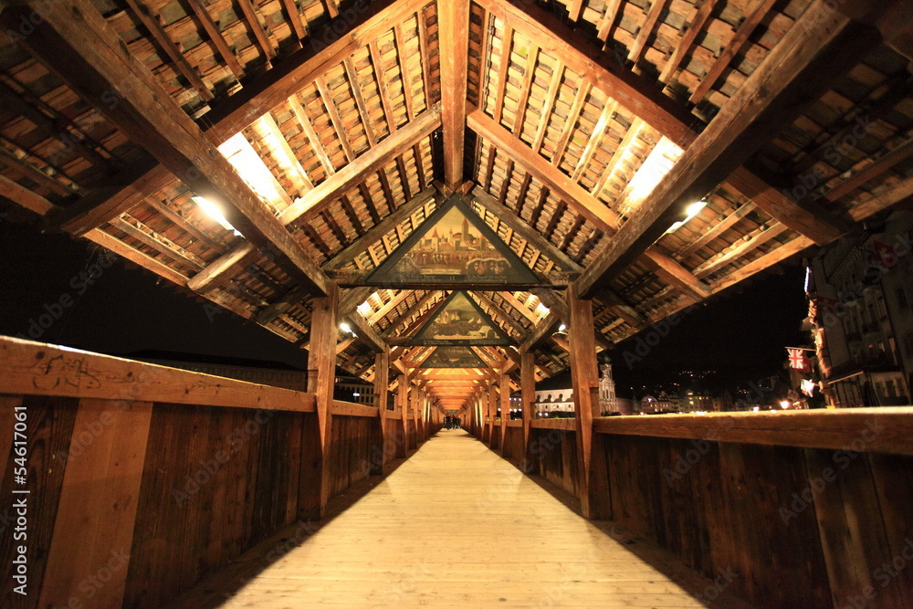 Obraz premium chapel bridge at night in Lucerne