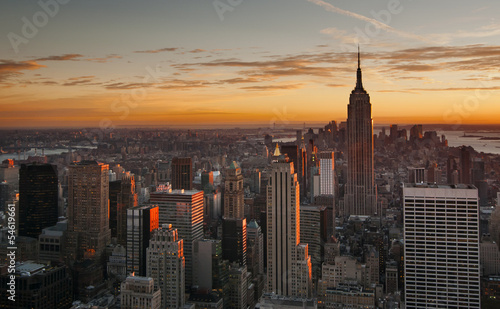 Midtown Manhattan skyline at sunset © inigocia