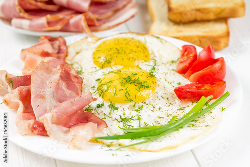 Fried eggs with ham