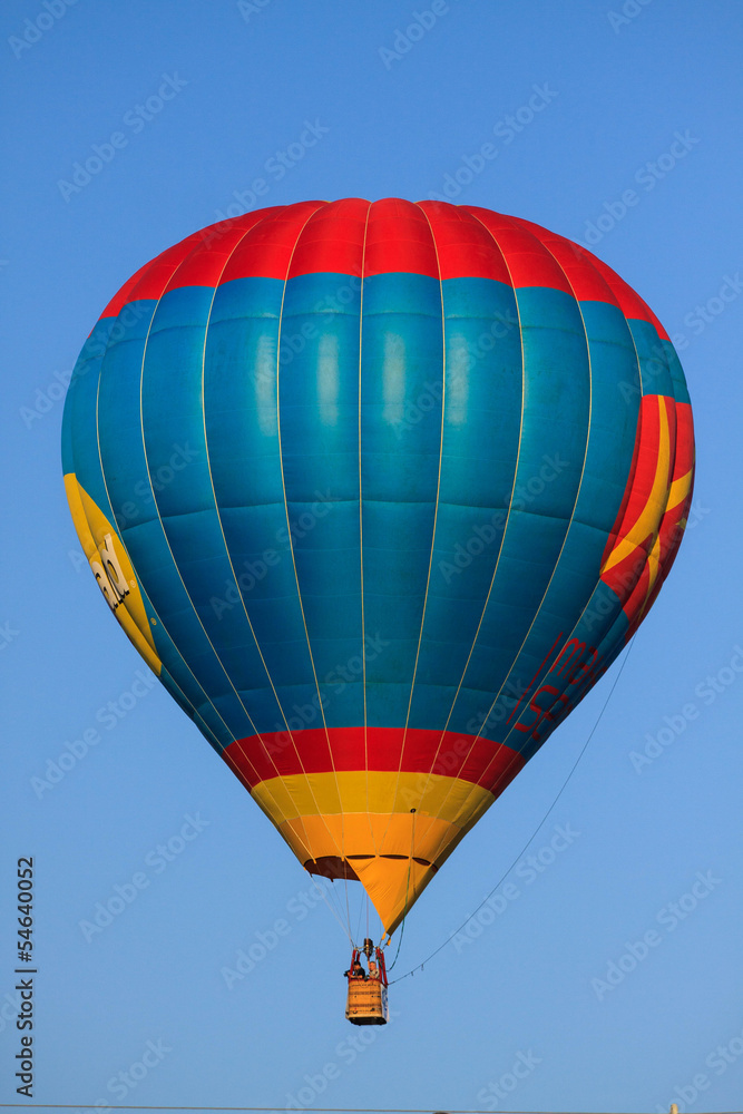 Obraz premium Balloon festival and crews operating hot gas into balloon