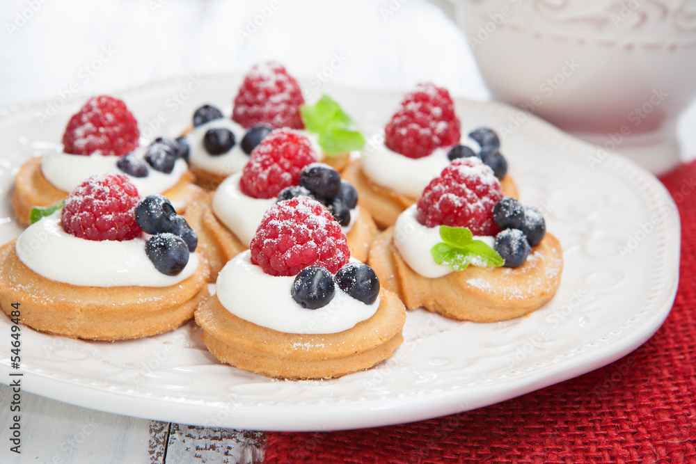 Raspberries mini cakes Raspberries mini cakes