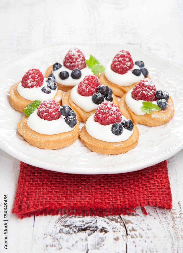 Raspberries mini cakes Raspberries mini cakes