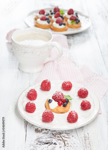 Raspberries mini cake