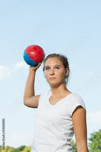 Handballerin beim Anwurf