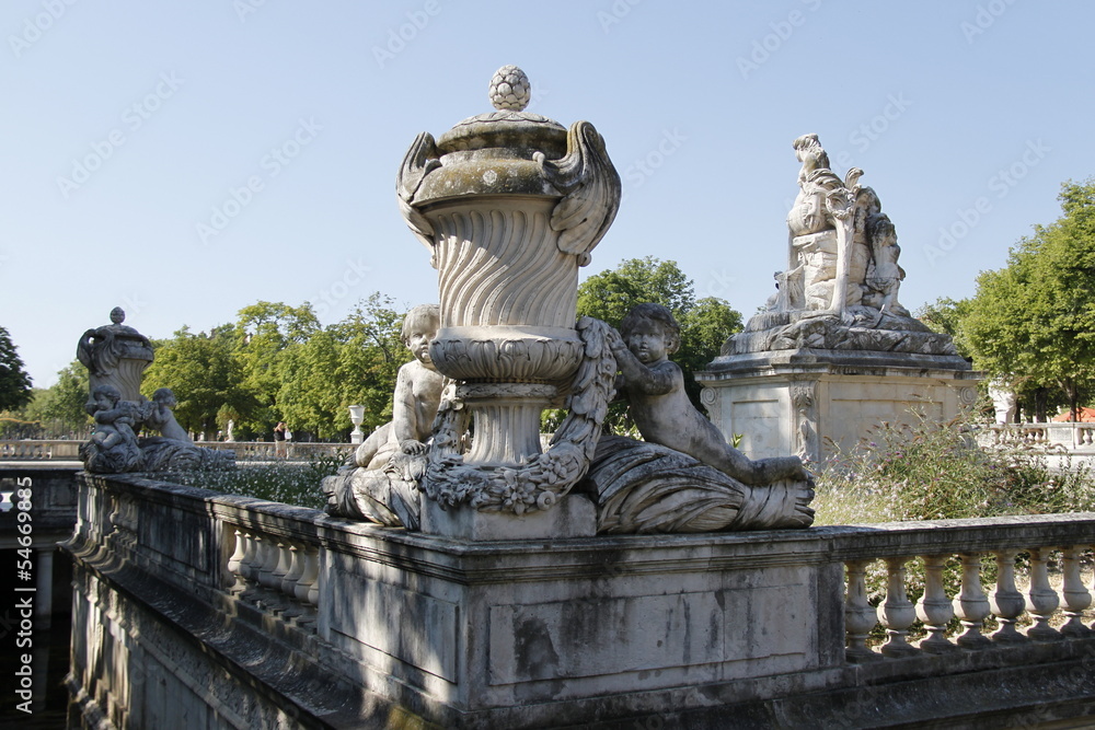 Vase des jardins de la Fontaine à Nîmes