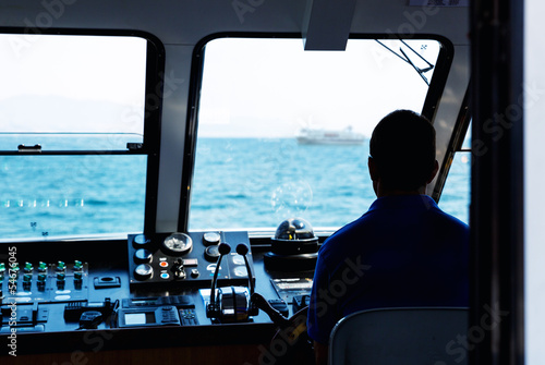 Quadro em tela Man steering boat