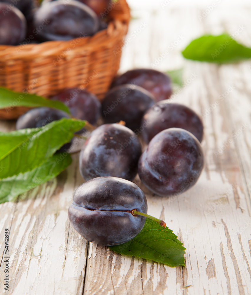 Fototapeta premium Fresh plums