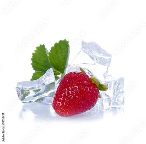 Erdbeere mit Eisw  rfeln