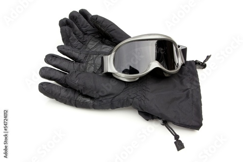 skii gloves and goggles