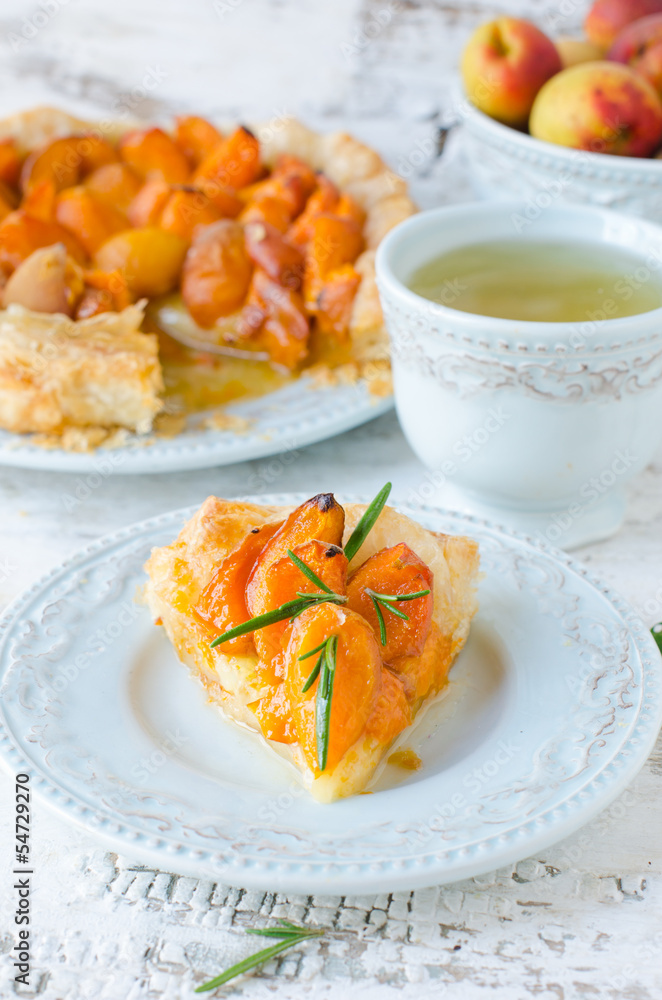 Tart with apricot , cheese and honey Tart with apricot , cheese and honey