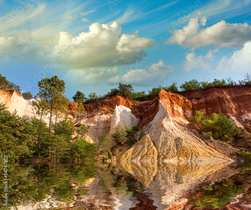 Tableau sur toile Colorado Provencal, Provence -France. Beautiful red rocks landsc