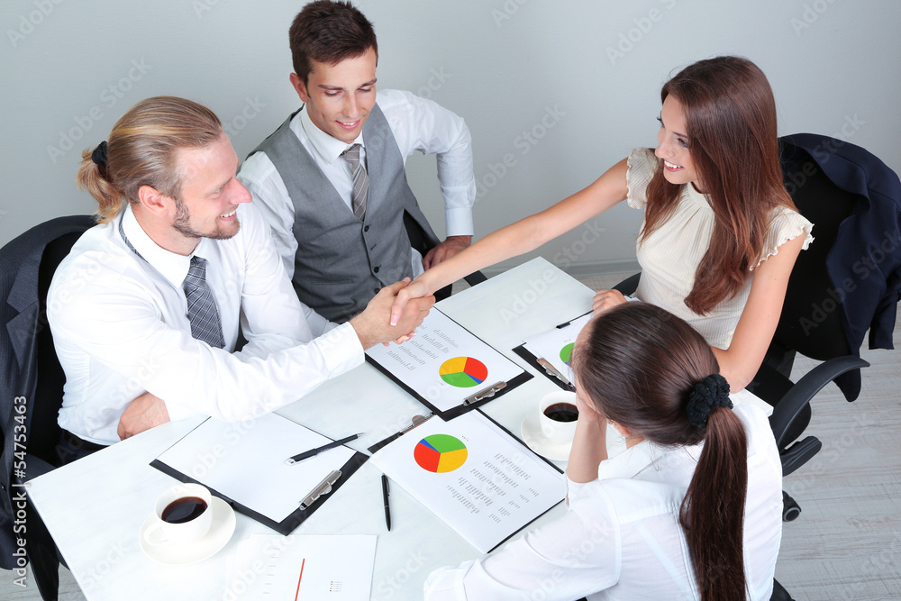 Obraz premium Group of business people having meeting together