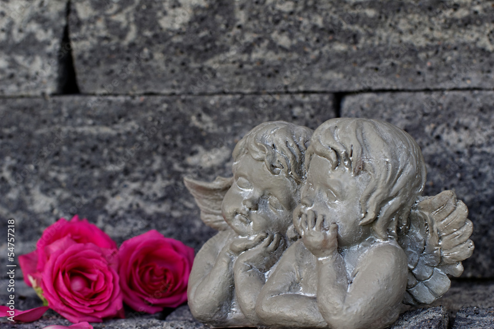 Fototapeta premium Zwei Engel mit Rosen