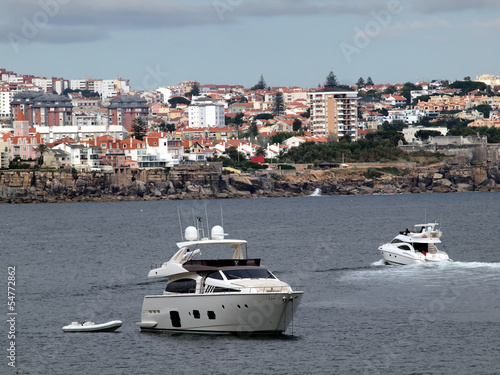 Motoryacht vor Estoril photo