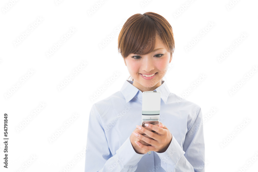 携帯電話を見る女性 ビジネス 携帯電話を見る女性 ビジネス