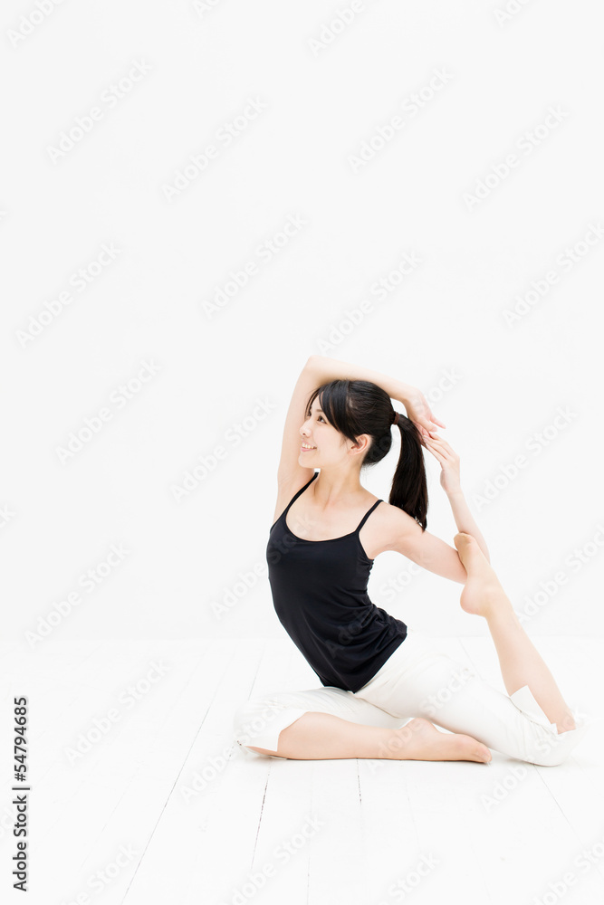 Obraz premium attractive asian woman exercising on white background