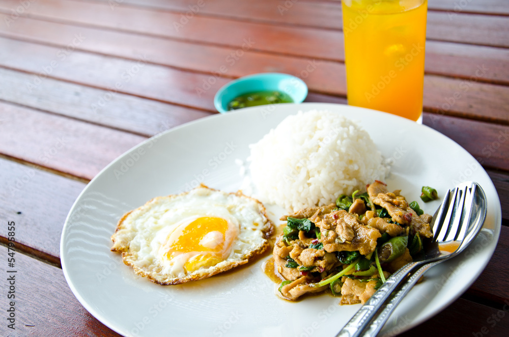 Thai fast food is lunch