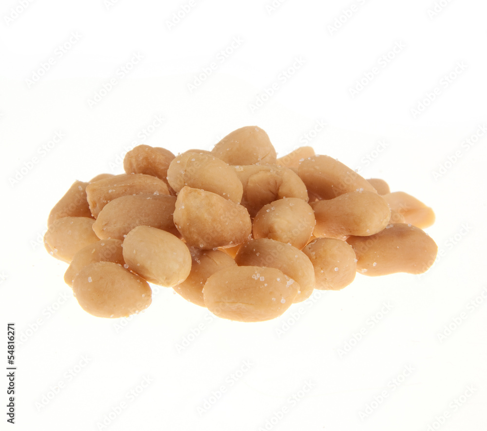 Fototapeta premium Peanuts isolated on white background