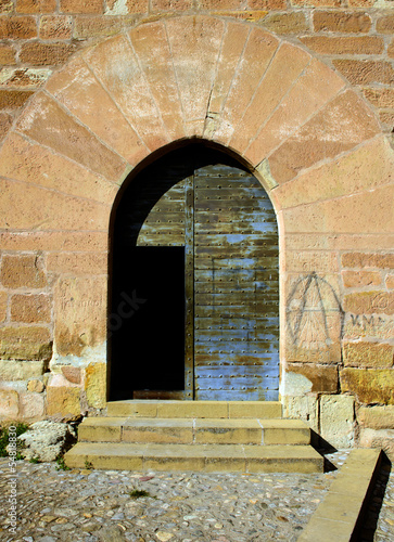 Puerta del Castillo de Mora De Rubielos (Teruel) España photo