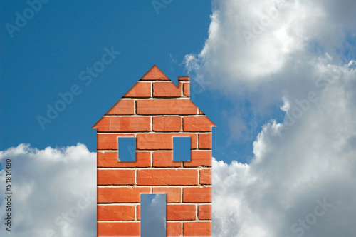 maison en brique sur fond de ciel
