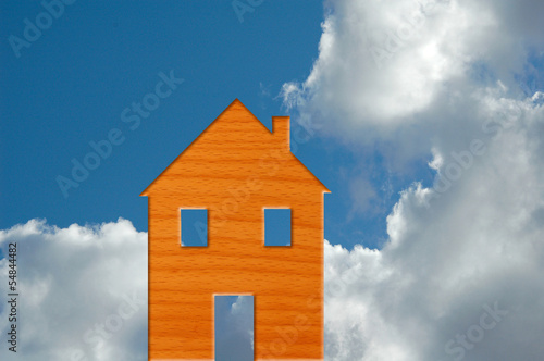 maison en bois sur fond de ciel