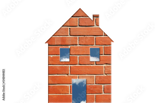 maison en brique ouverte sur le ciel
