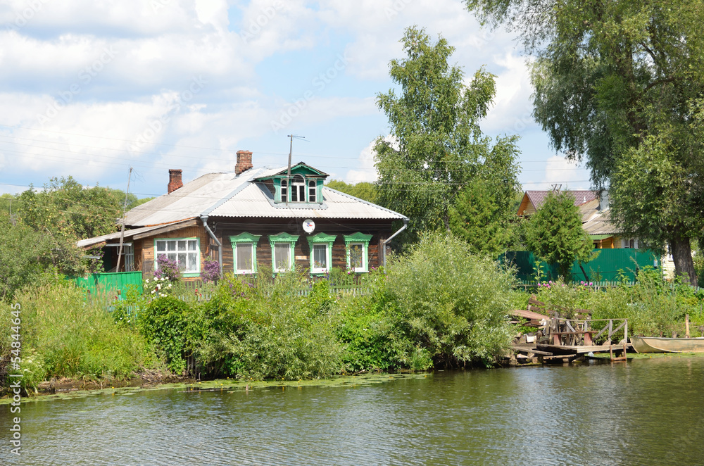 Переславль Залесский, деревянный дом на берегу реки Трубеж