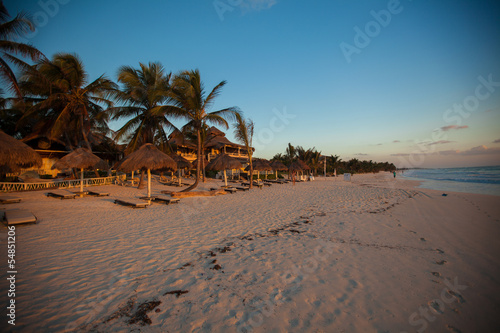 Fototapeta Naklejka Na Ścianę i Meble -  Amazing colorful sunset on the beach resort in Mexico